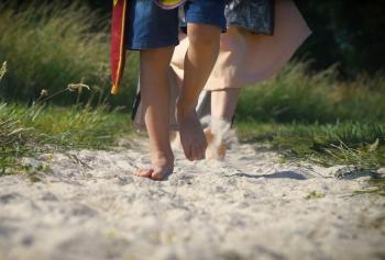 Un parcours pieds nus, château médiéval et parc de loisirs proche Royan
