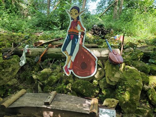 Formule originale de visite, activités en famille, animations, parc de loisirs, jardin médiéval, machines de guerre, catapultes, fête médiévale, parcours ludique, énigmes, jeux, visite château médiéval proche Rochefort