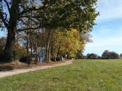 Magie de la fée Mélusine, activités en famille, animations, parc de loisirs, jardin médiéval, machines de guerre, catapultes, fête médiévale, parcours ludique, énigmes, jeux, visite château médiéval proche Rochefort, Chatelaillon