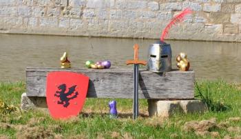 Chasse aux oeufs au château de la fée Mélusine, proche Royan, Fouras, Saintes, La Rochelle